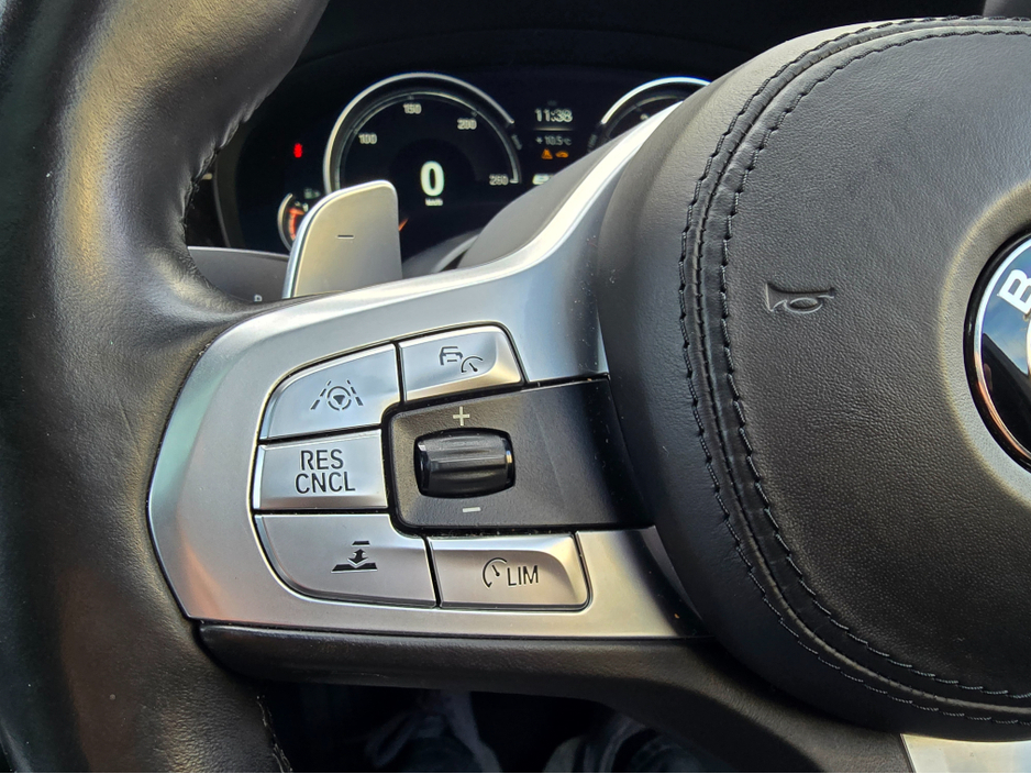 2018 BMW 7 Series - image 26