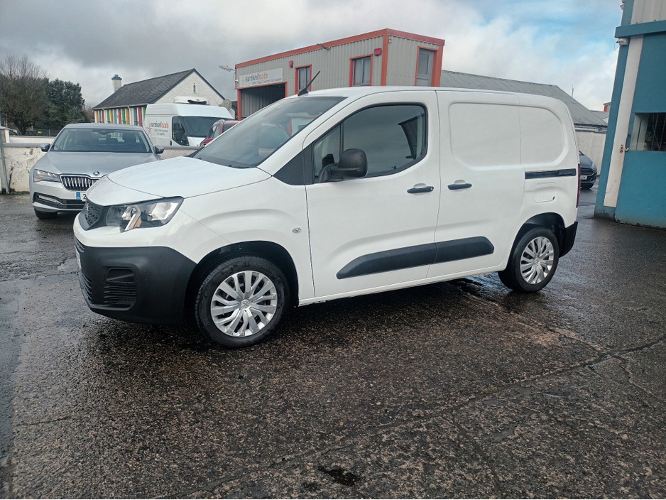 2022 Peugeot Partner PROFESSIONAL PLUS 1.5  HDI 100 6 €13,414