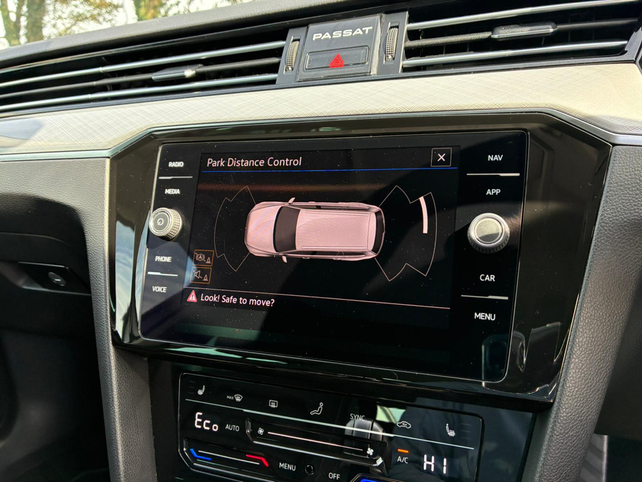 2022 Volkswagen Passat - image 10