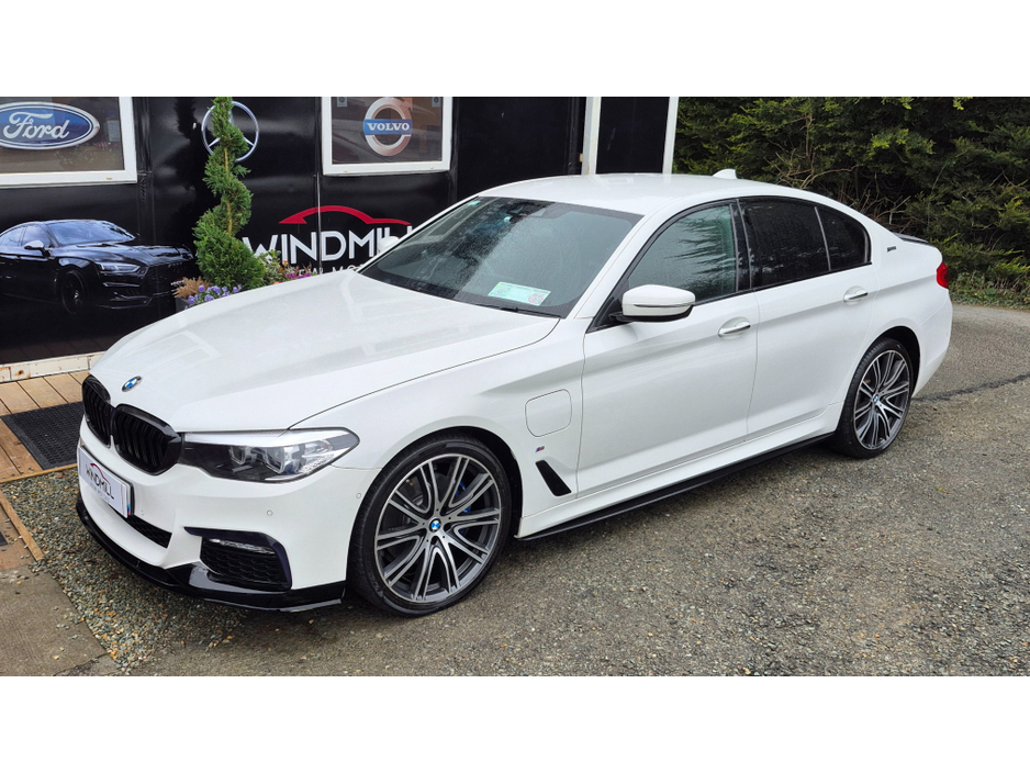 2018 BMW 5 Series - image 4