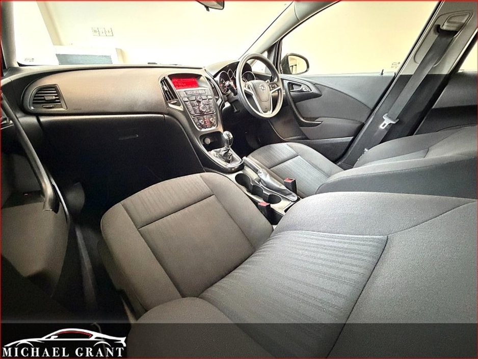 2015 Opel Astra - image 22