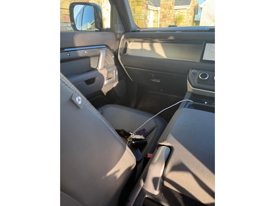 2022 Land Rover Defender - image 8