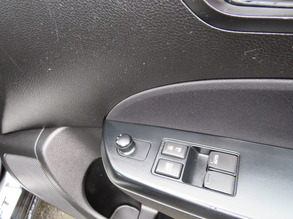 2015 Suzuki Swift - image 11