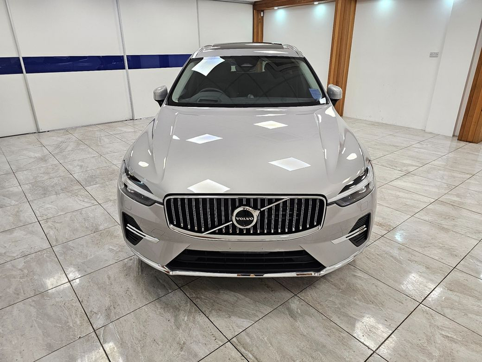 2025 Volvo XC60 - image 9