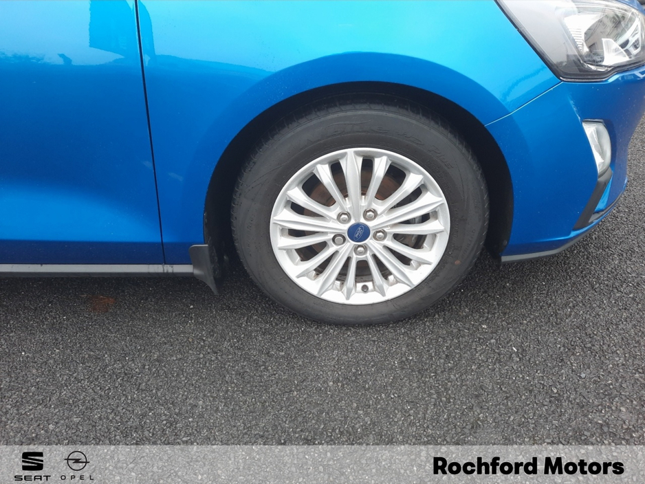 2020 Ford Focus - image 6