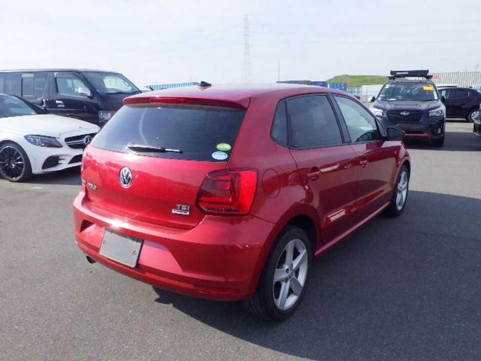 2016 Volkswagen Polo - image 5