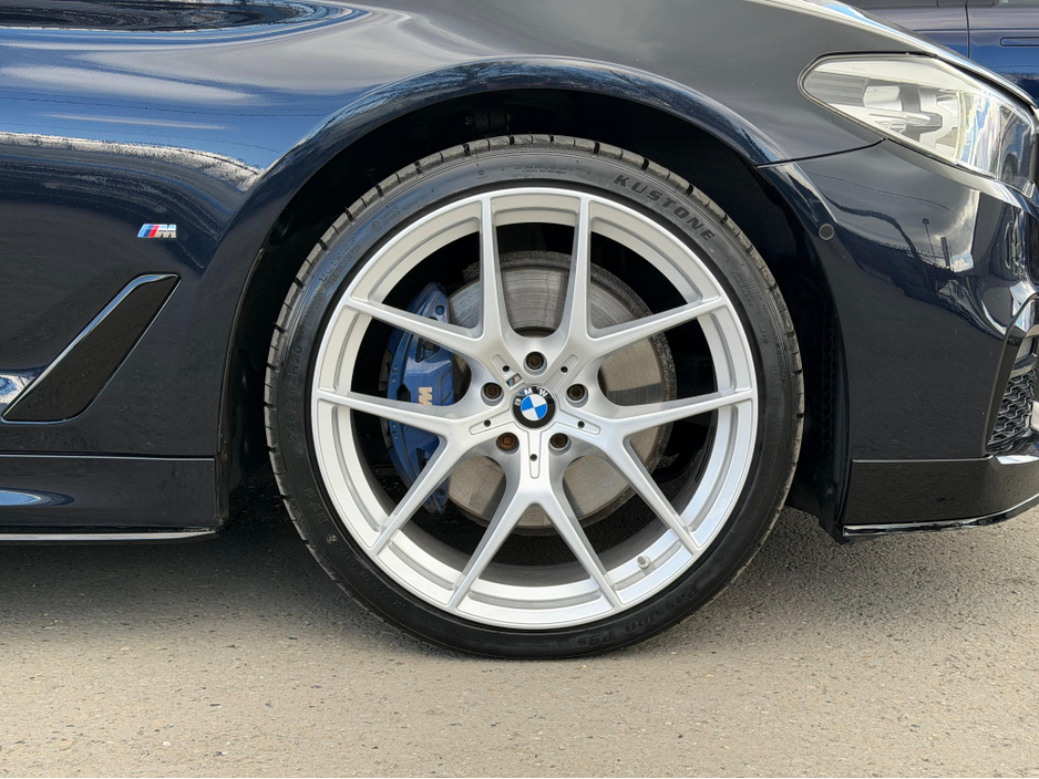 2018 BMW 5 Series - image 11