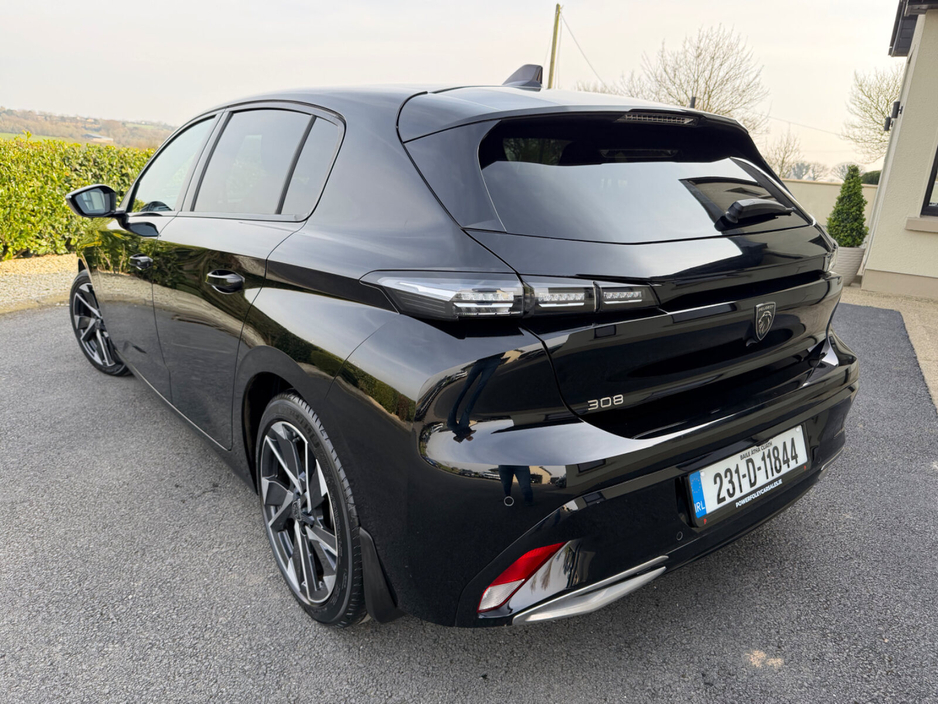 2023 Peugeot 308 - image 7
