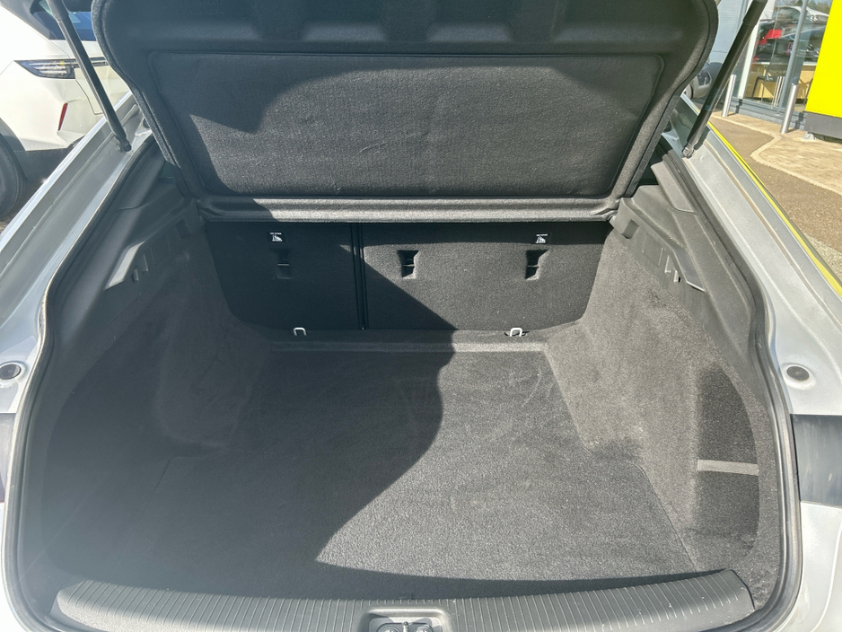 2021 Opel Insignia - image 12