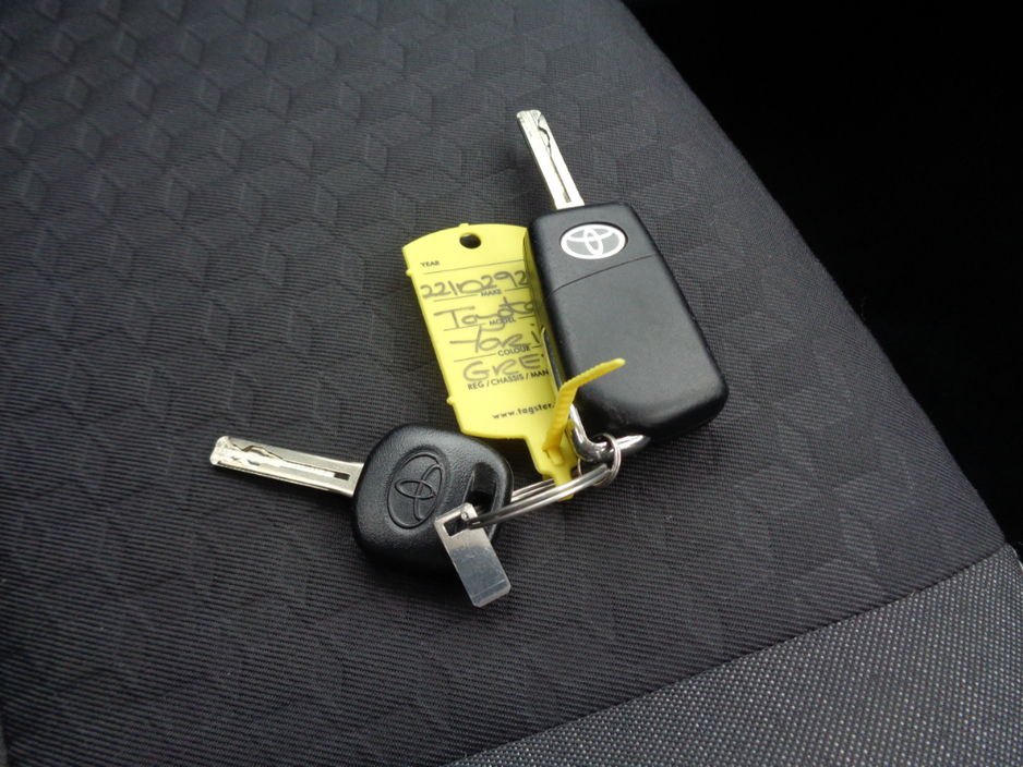 2022 Toyota Yaris - image 13