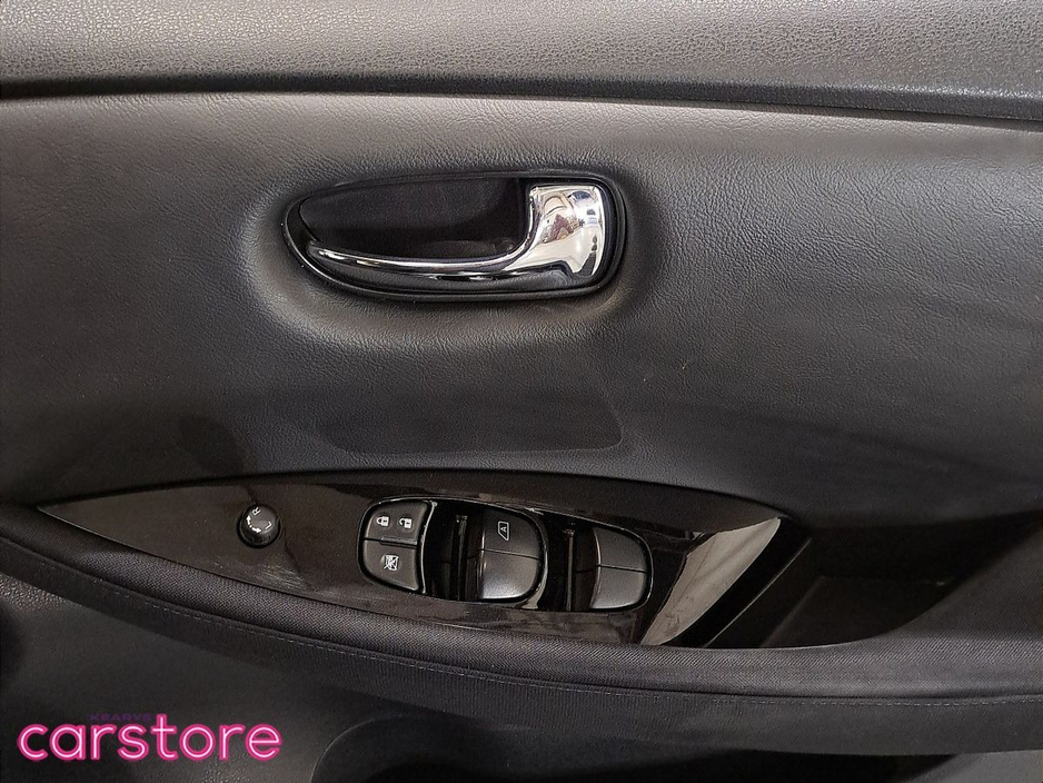 2018 Nissan Leaf - image 16