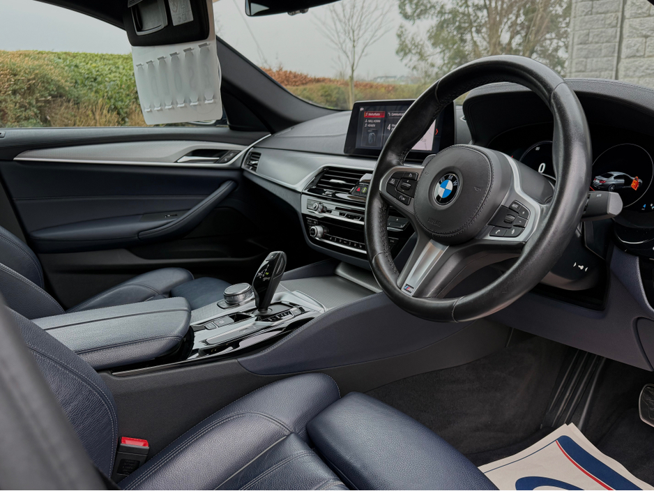2018 BMW 5 Series - image 9