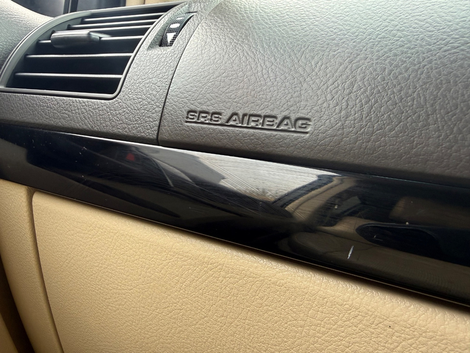 2020 Toyota Landcruiser - image 17