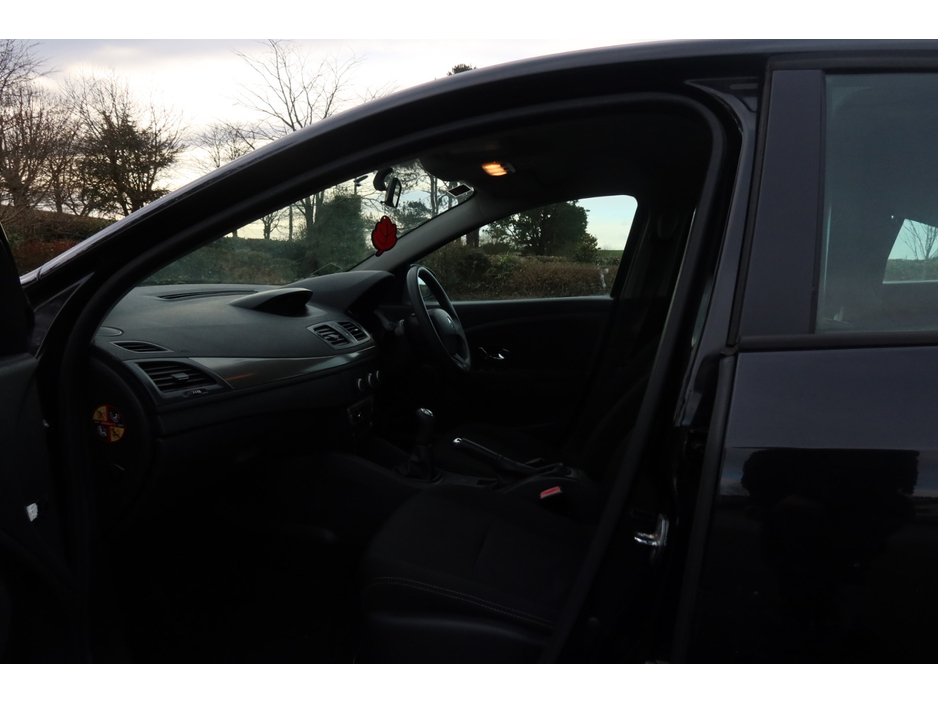 2013 Renault Fluence - image 14