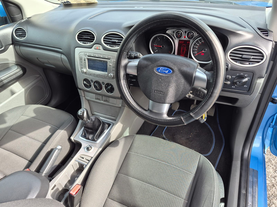 2011 Ford Focus - image 13