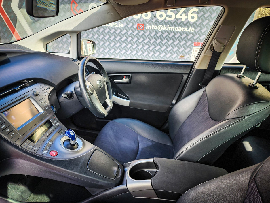 2015 Toyota Prius - image 23