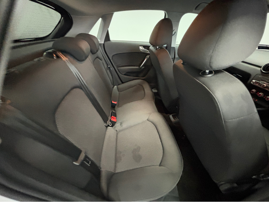 2013 Audi A1 - image 8