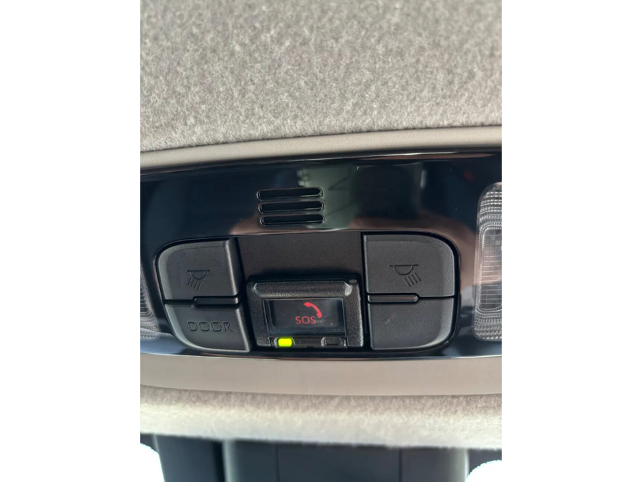 2023 Toyota Yaris - image 21