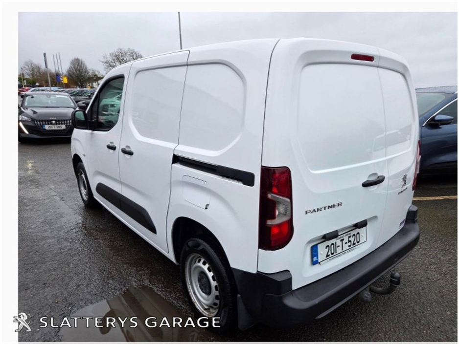 2020 Peugeot Partner - image 4