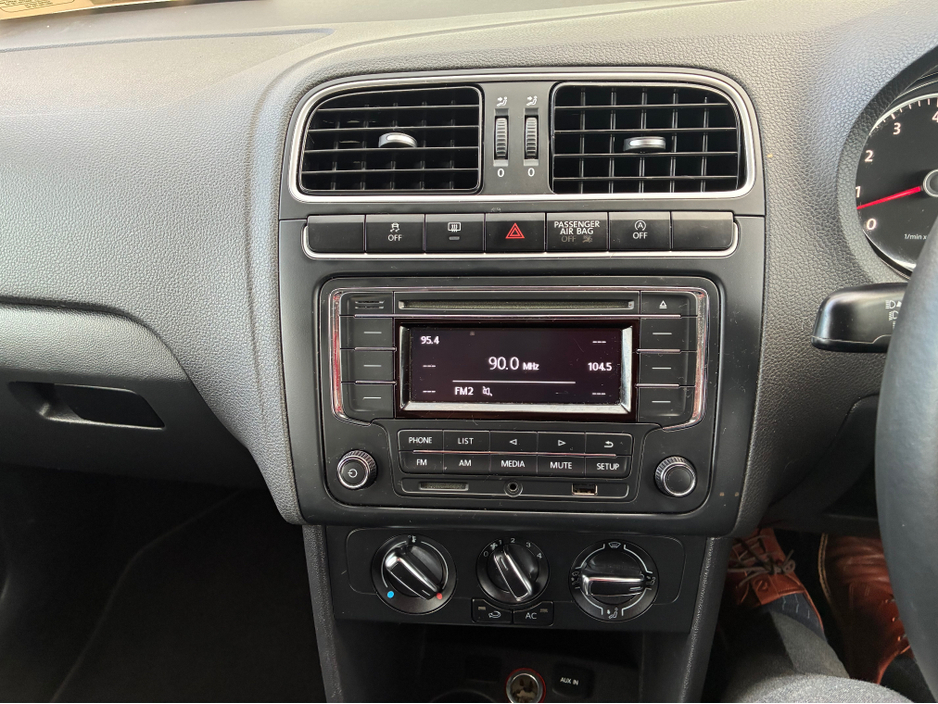 2013 Volkswagen Polo - image 16