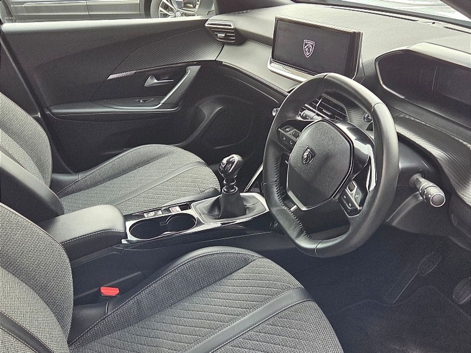 2024 Peugeot 2008 - image 9