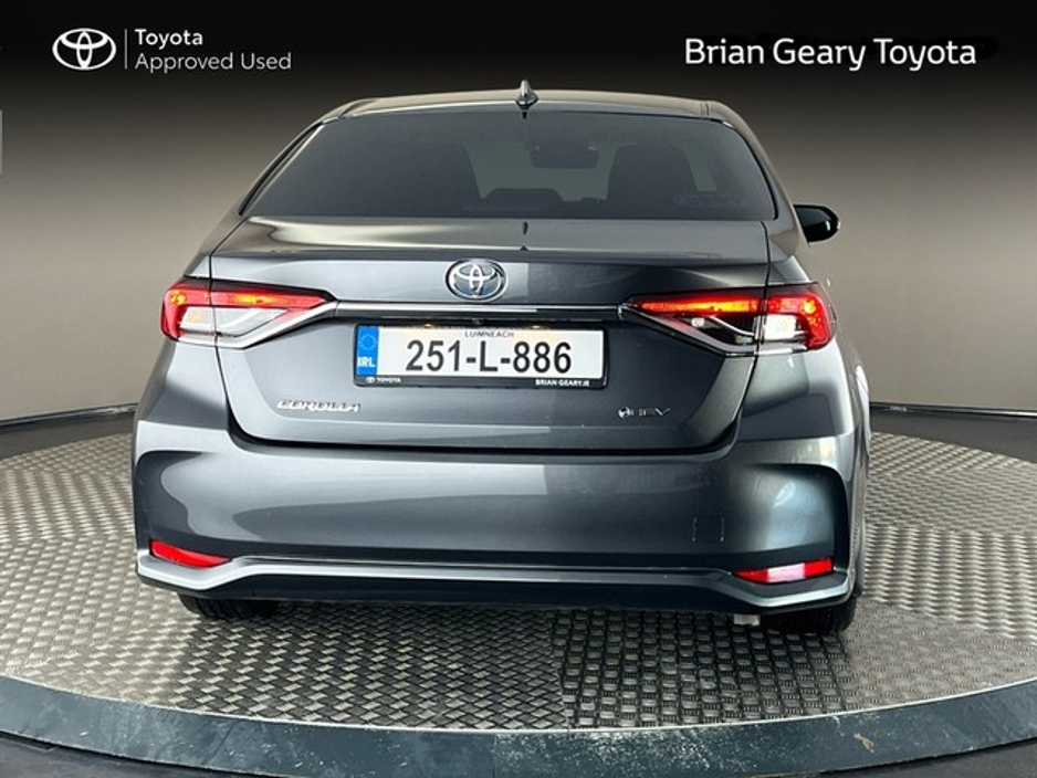 2025 Toyota Corolla LunaSport Hybrid €33,950