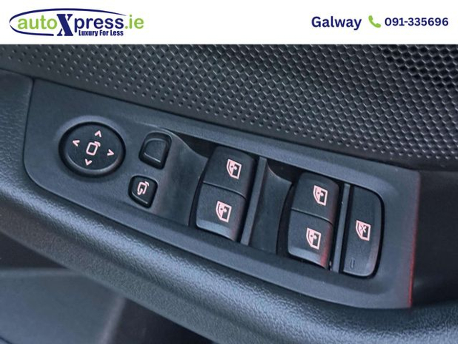 2020 BMW 1 Series - image 12