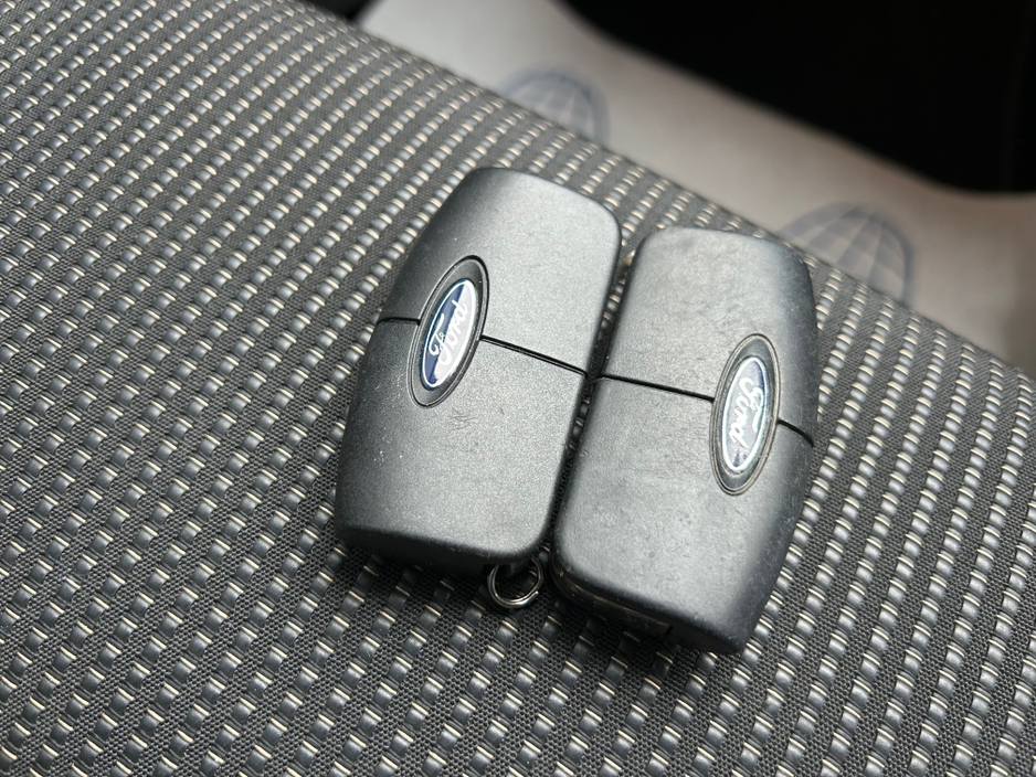 2015 Ford Fiesta - image 15