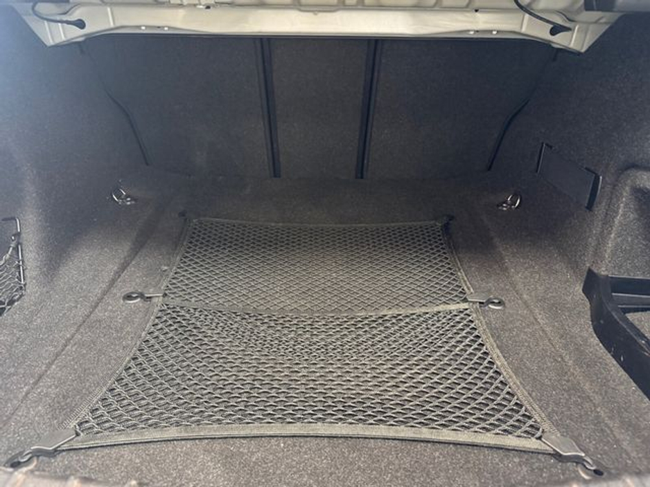 2015 BMW 3 Series - image 18