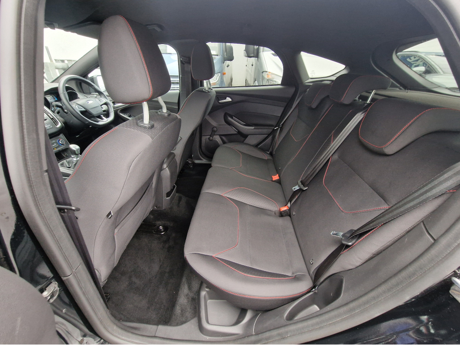 2018 Ford Focus - image 26