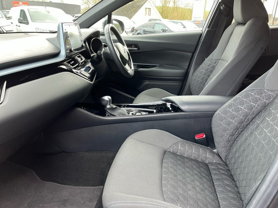 2022 Toyota C-HR - image 6