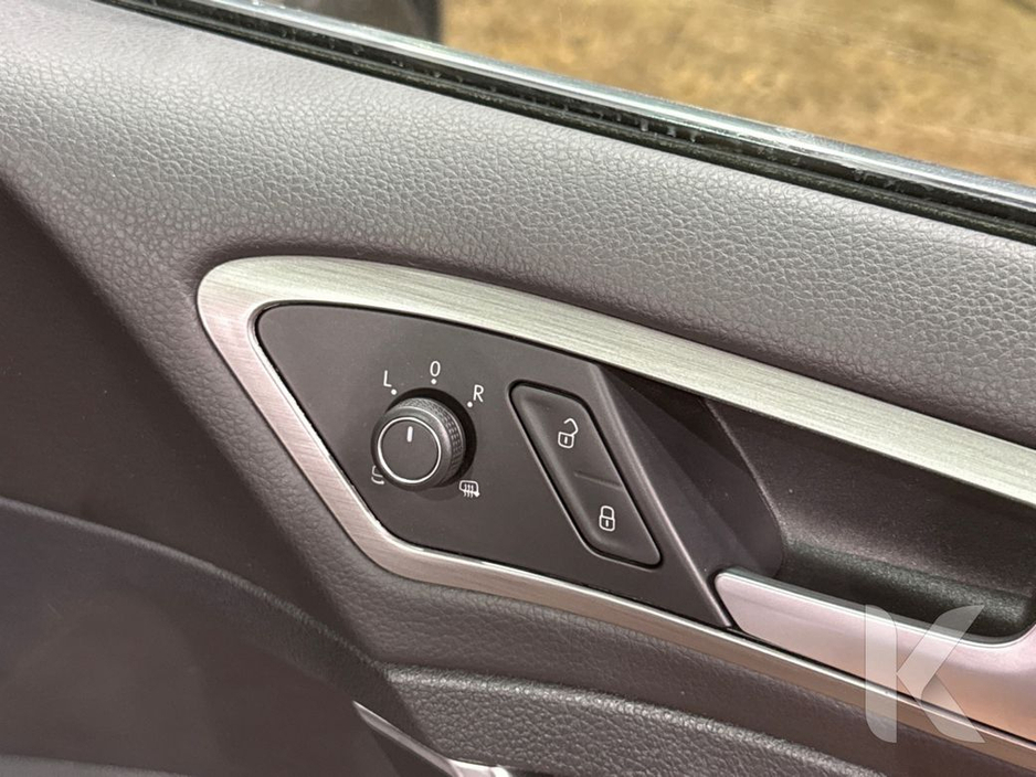 2016 Volkswagen Golf - image 17