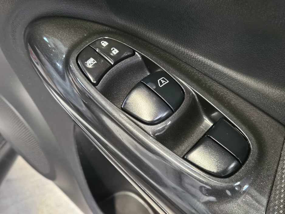 2017 Nissan Juke - image 8