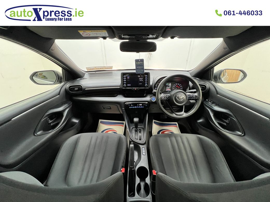 2020 Toyota Yaris - image 2