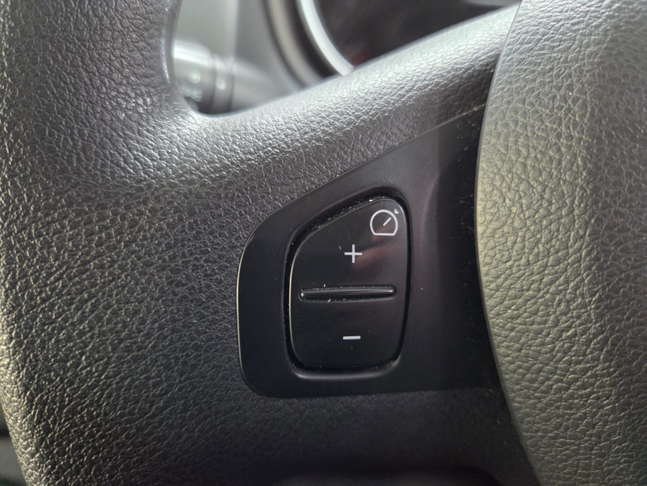 2021 Renault Trafic - image 16