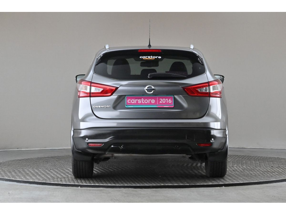 2016 Nissan Qashqai - image 8