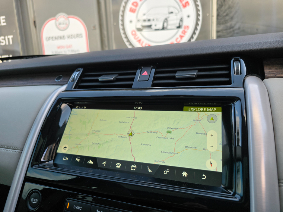 2017 Land Rover Discovery - image 29