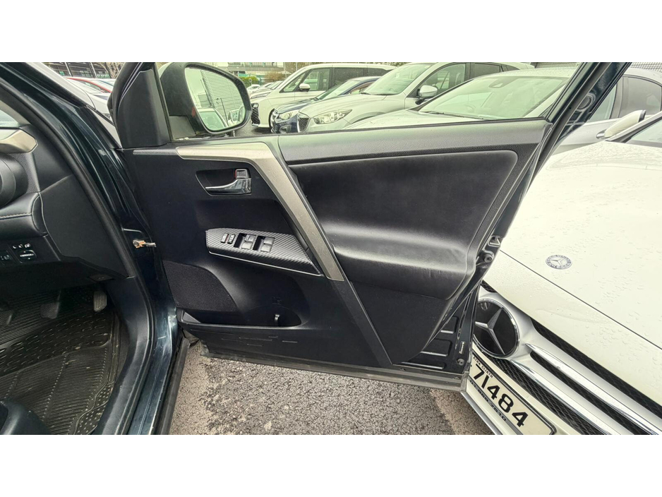 2015 Toyota Rav4 - image 11