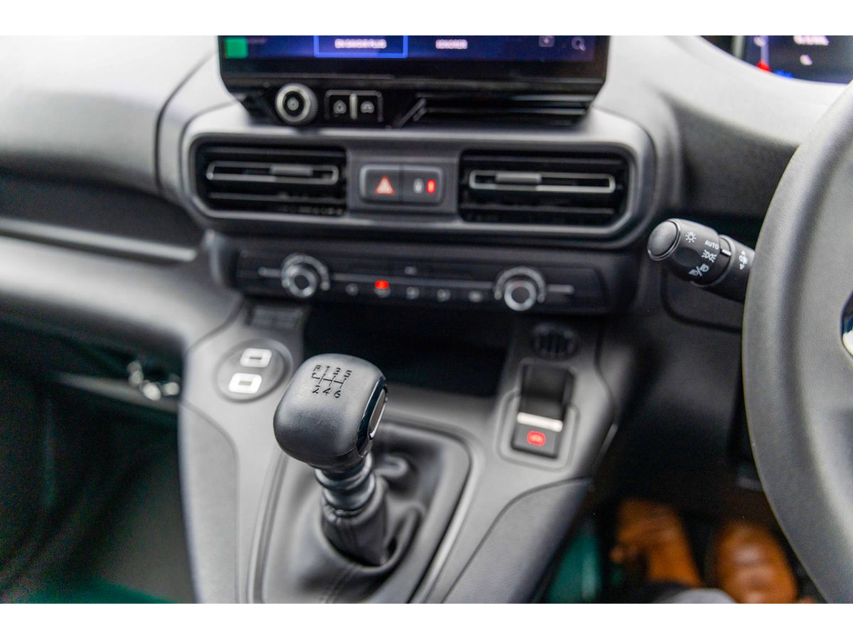 2026 Peugeot Partner - image 18