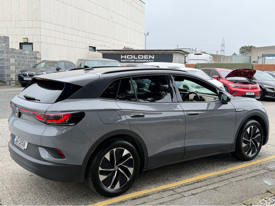 2023 Volkswagen ID.4 - image 8