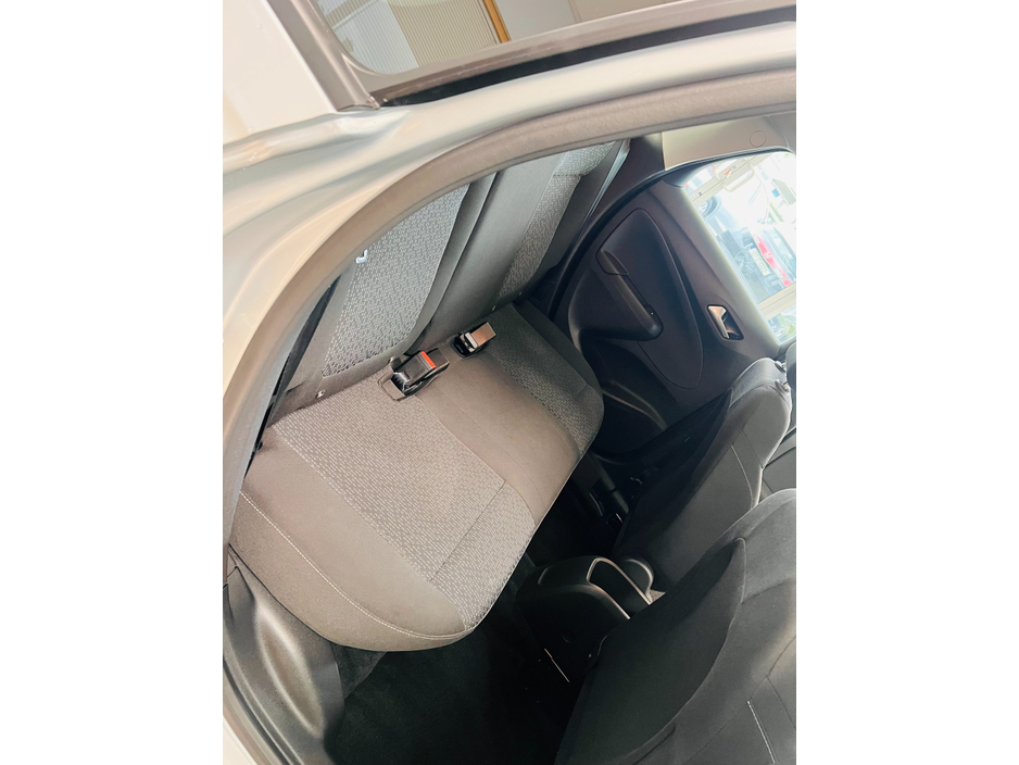 2024 Opel Crossland X 2024 DIESEL High Spec Best Value Front & Rear Park Assist Rear View Camera Apple Car Play www.bolands.ie Est.1955 €21,950