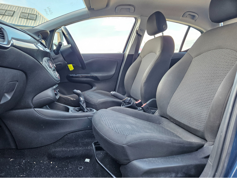 2016 Opel Corsa - image 2