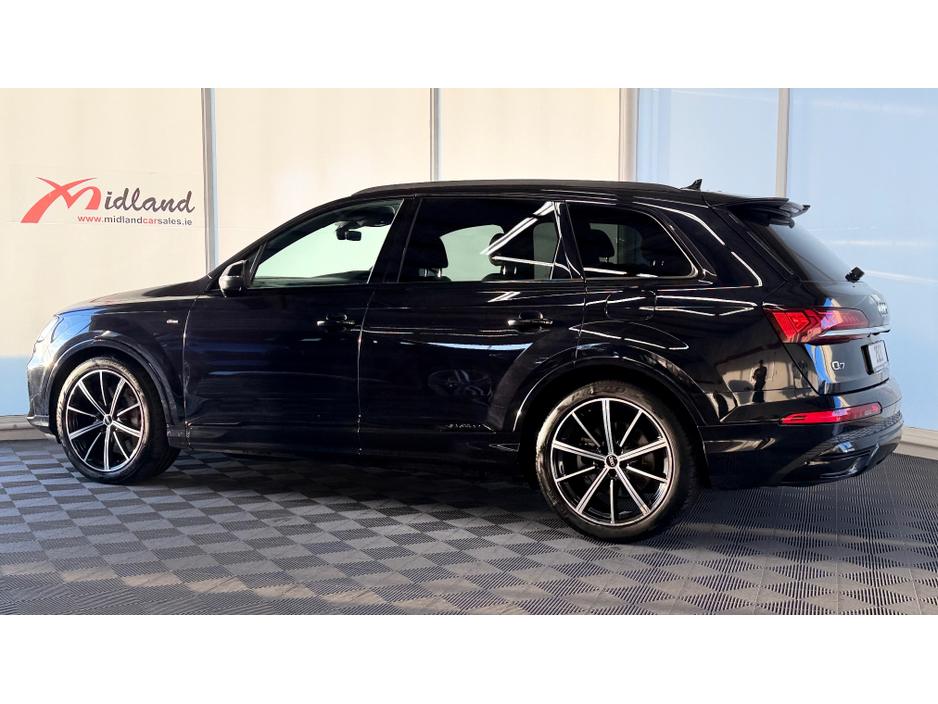 2021 Audi Q7 - image 14