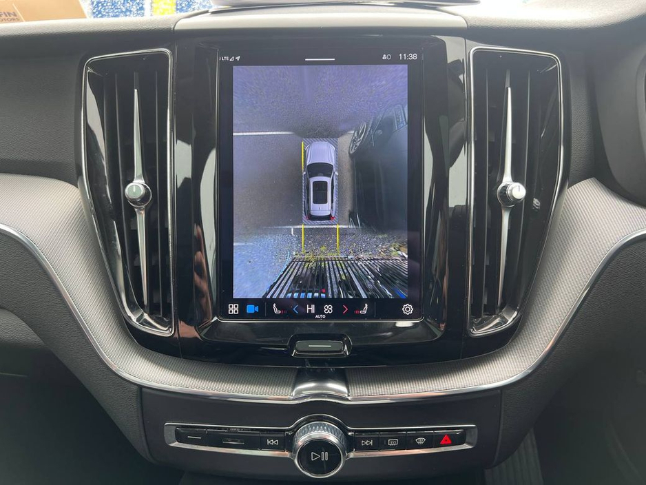 2023 Volvo XC60 - image 9