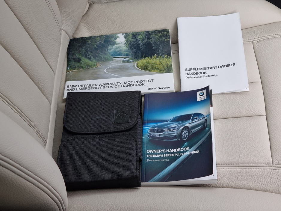 2019 BMW 5 Series - image 34