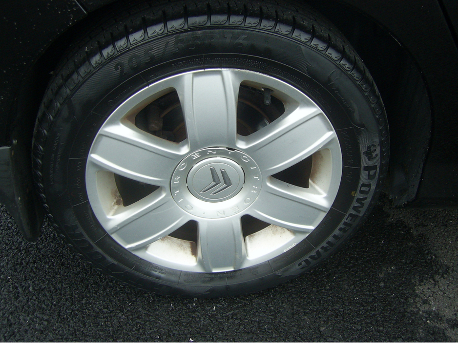 2012 Peugeot 308 - image 8