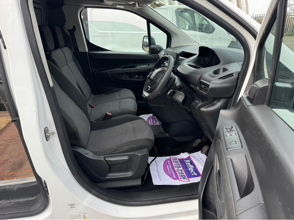 2019 Peugeot Partner - image 8