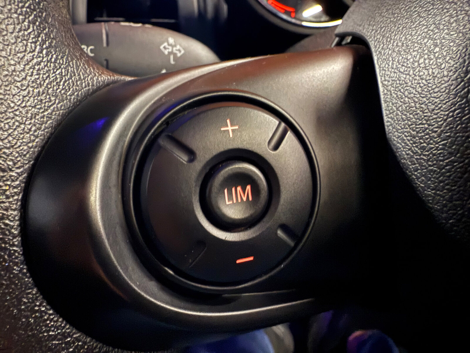 2020 MINI Hatch  €17,900