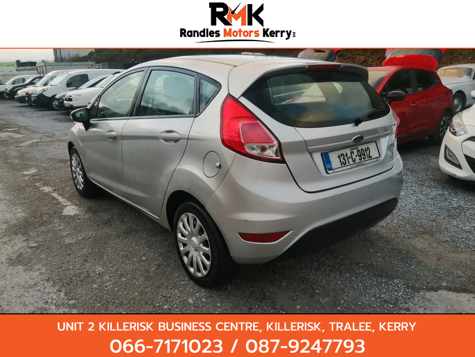 2013 Ford Fiesta - image 4