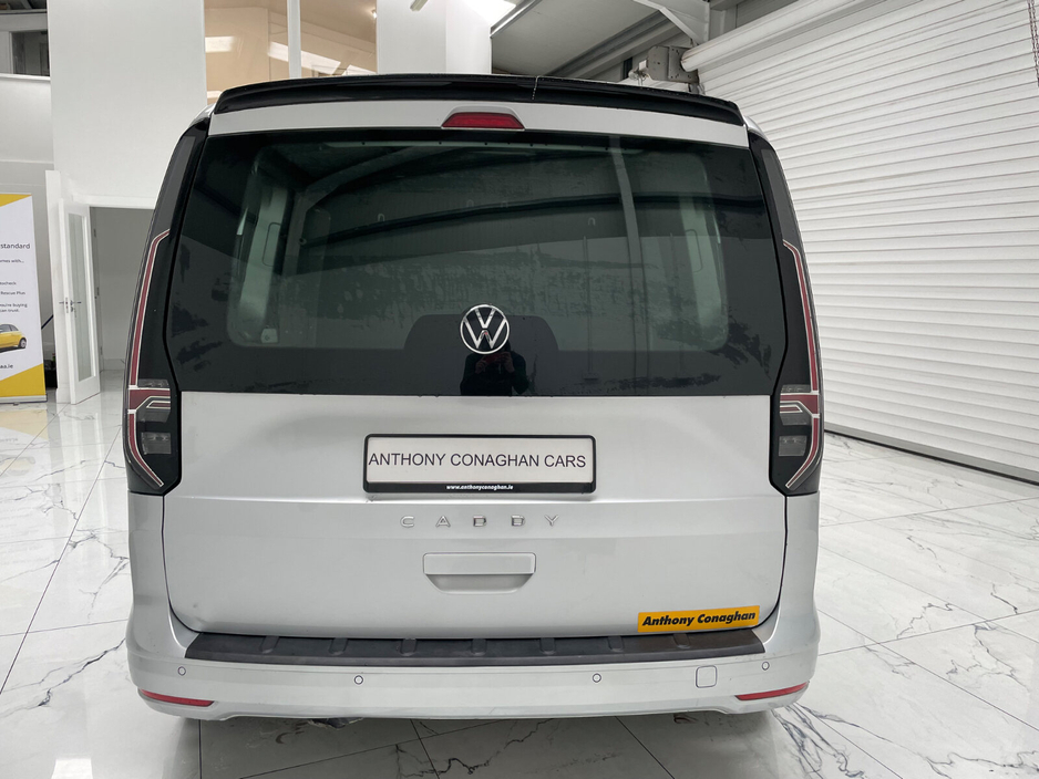 2023 Volkswagen Caddy - image 4